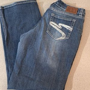 Silver - Maurice’s curvy bootcut jeans. Size 9/10